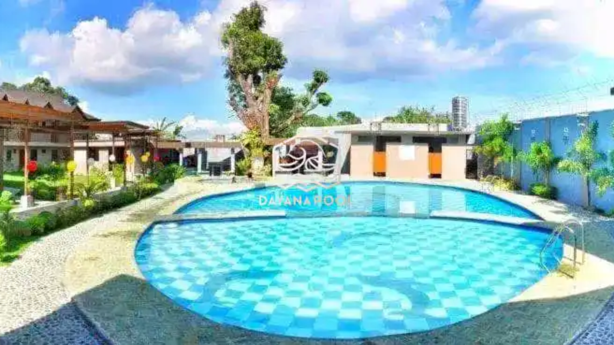 kolam renang berbentuk oval