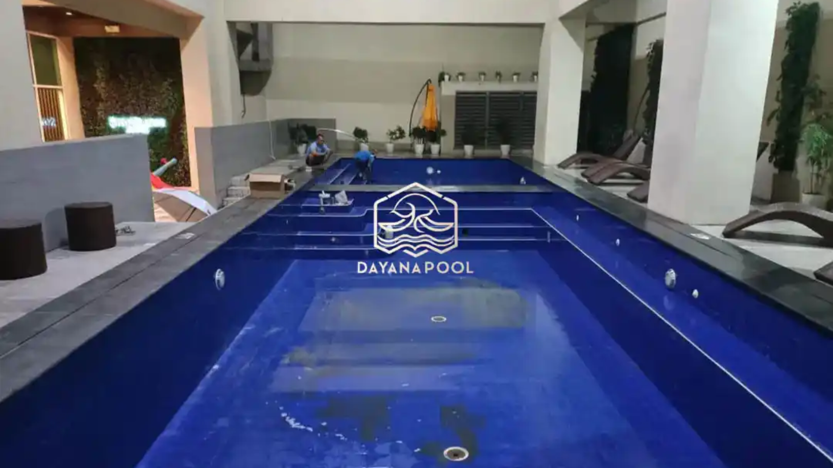 pencucian kolam renang