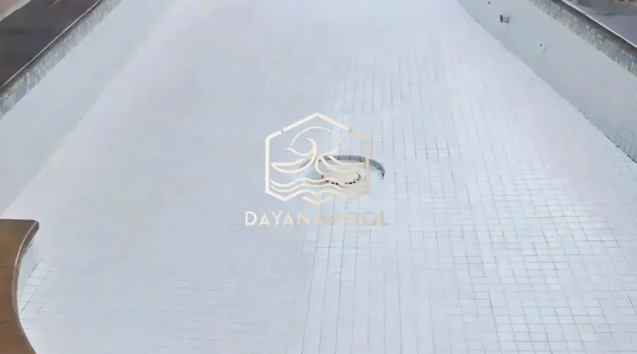 proses pemasangan keramik kolam renang