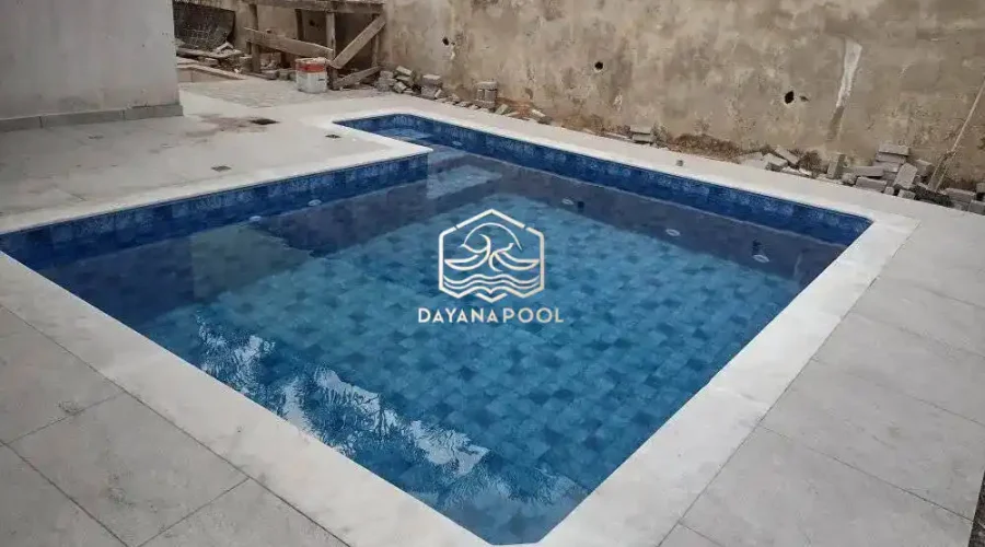 kolam renang dengan sistem sirkulasi skimmer box yang baru selesai dibangun