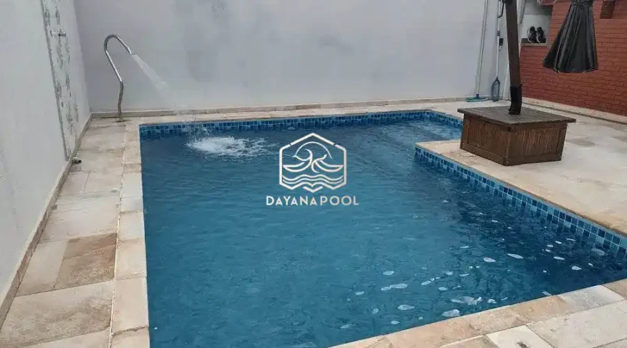 kolam renang dengan sistem sirkulasi skimmer box dan air mancur