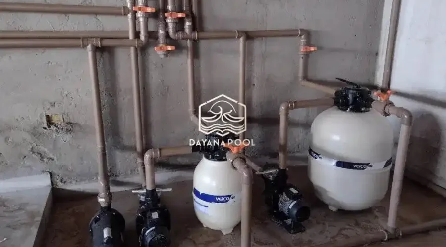 instalasi kolam renang di ruang mesin