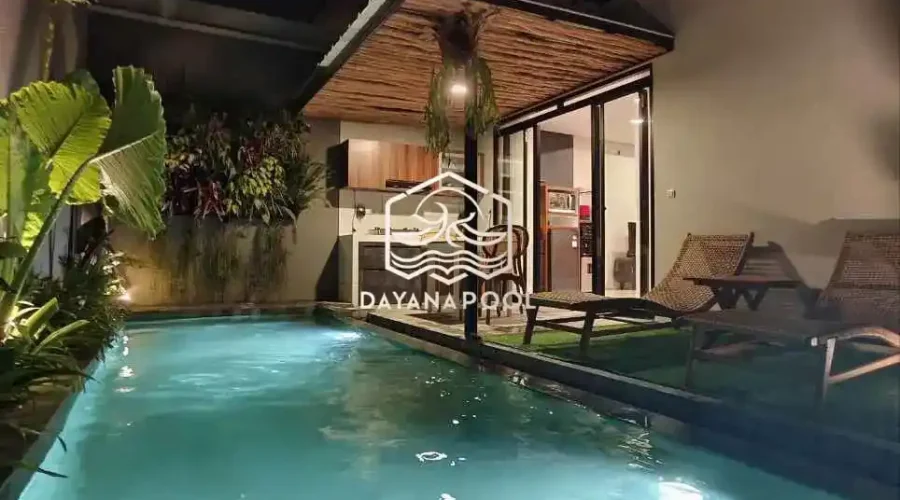kolam renang denagn finishing batu sukabumi di sinari lampu kolam renang