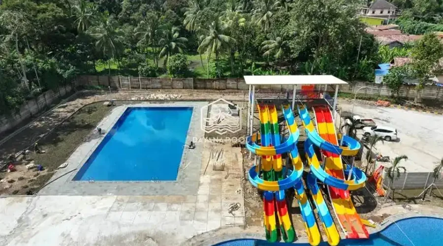 Pembuatan kolam renang waterboom oleh dayanapool