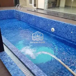 proses pengisian kolam renang