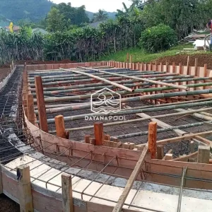 proses pengecoran kolam renang