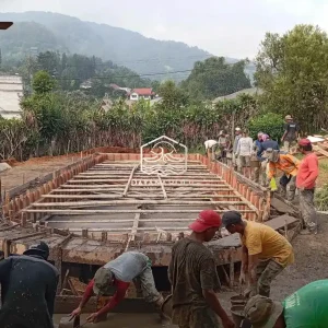 proses pengecoran kolam renang