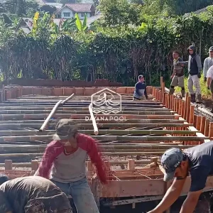 proses pengecoran Kolam renang