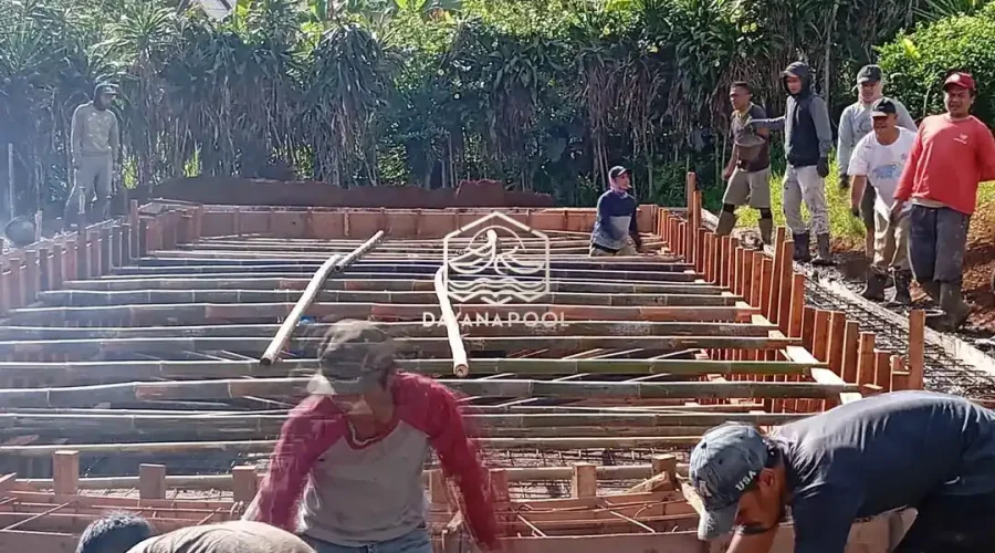 proses pengecoran Kolam renang