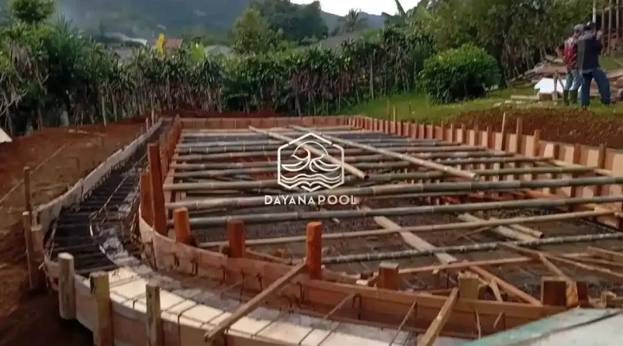 proses pembuatan kolam renang tahap pengecoran