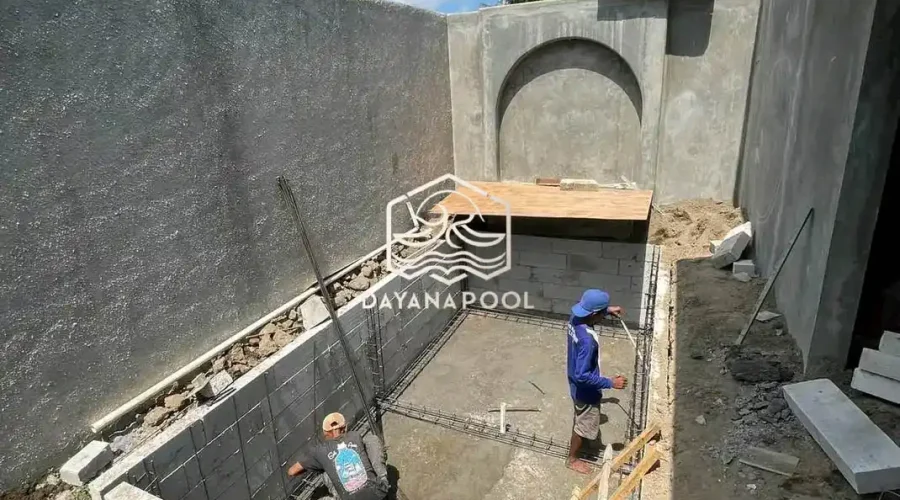 tahap pemelesteran kolam renang