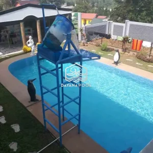 kolam umum denagn wahan bermain anak