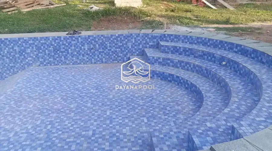 kolam renang umum buatan dayanapool dengan finishing keramik