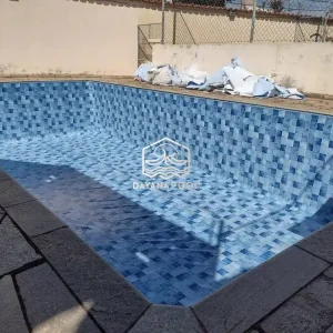 kolam renang dengan finishing keramik buatan dayanapool