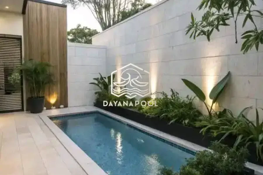 kolam renang minimalis denagn finishing batu alam sukabumi