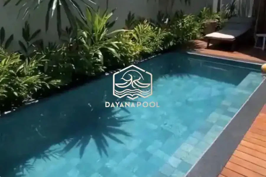 kolam renang minimalis denagn finishing batu alam sukabumi