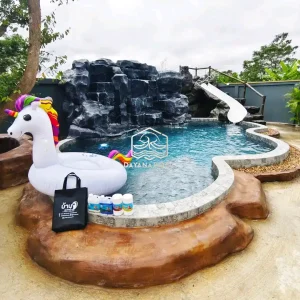 kolam renang desain mewah dengan finishing batu