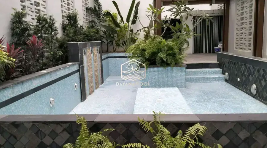 kolam renang model lama yang akan di renovasi