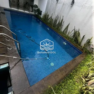 Kolam renang overflow desain minimalis