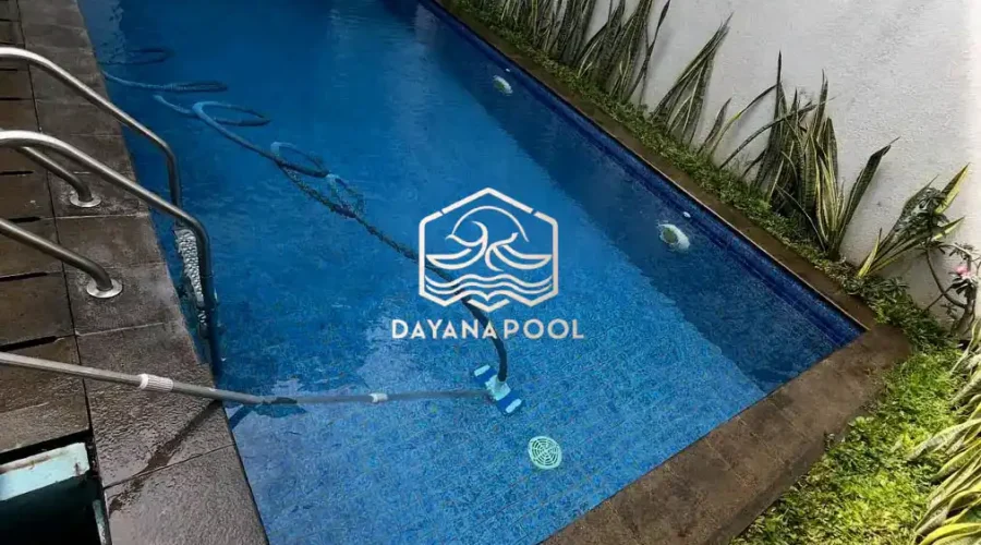 Kolam renang overflow desain minimalis