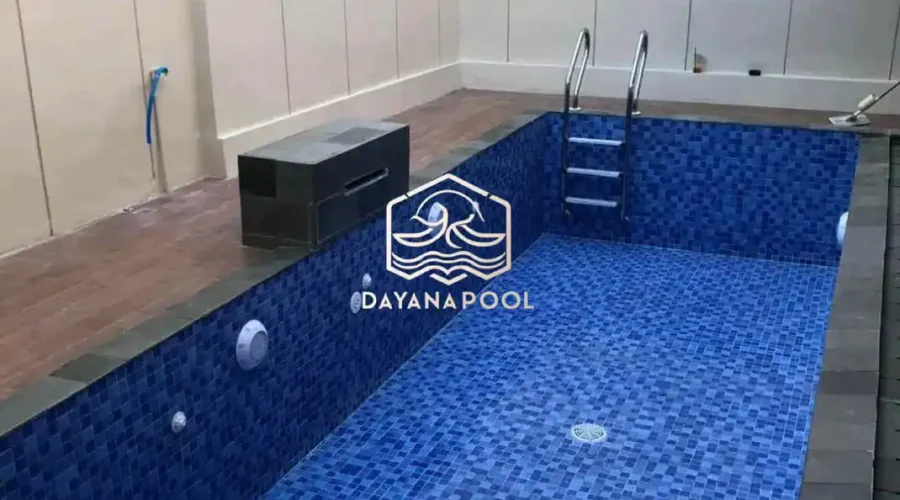 kolam renang yang baru selesai pemasangan keramik