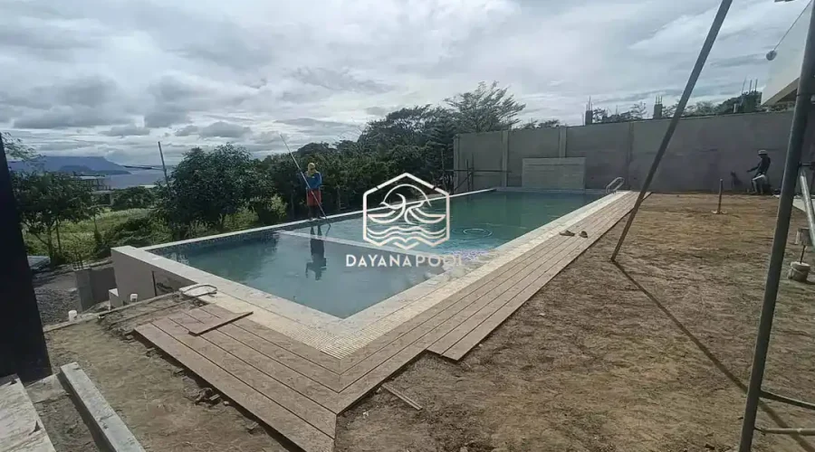 kolam renang overflow di hotel buatan dayanapool