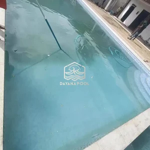 maintenance kolam renang yang berkabut
