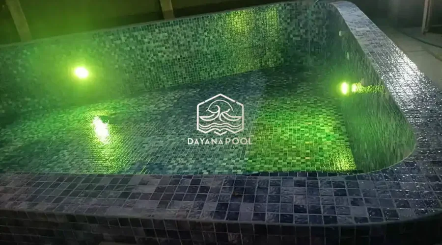 lampu kolam renang berwarna hijau