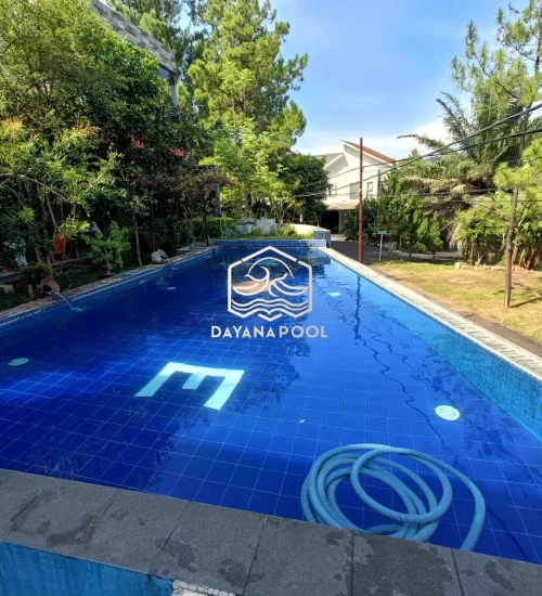 kolam renang infinity di lantai 2