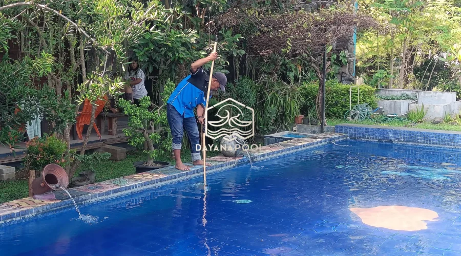 pemakuman kolam renang