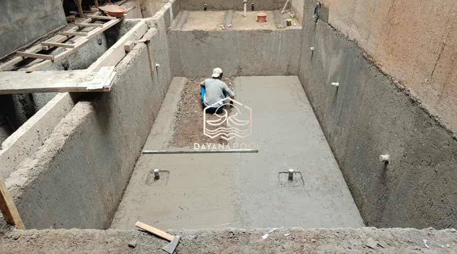 proses pemelesteran kolam renang