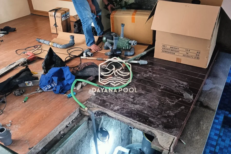 proses instalasi kolam renang di ruang mesin