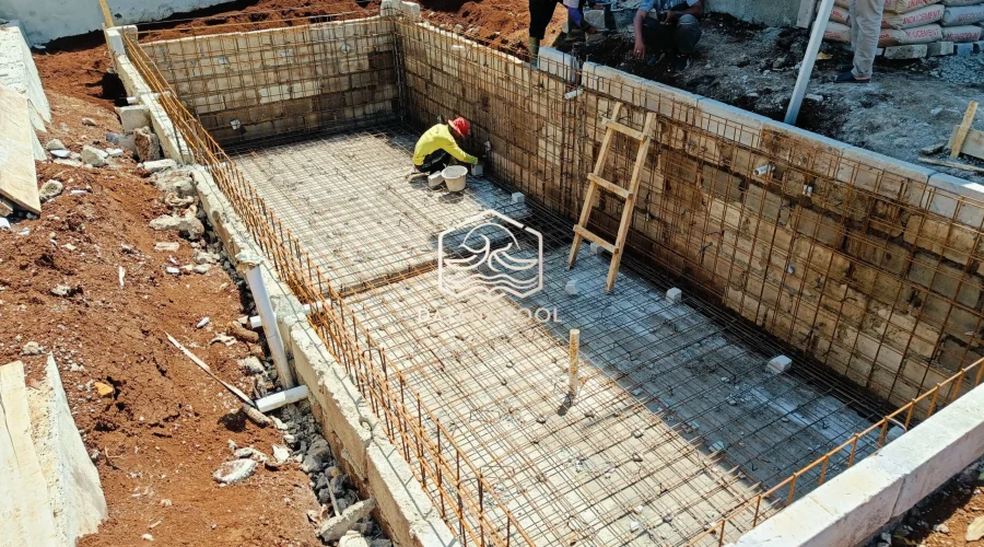 proses pembuatan kolam renang tahap pembesian gelaran