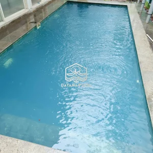 kolam renang skimmer minimalis dengan finishing keramik biru buatan dayanapool