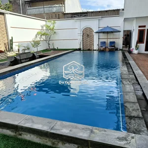 kolam renang overflow yang sedang di treatmen oleh dayanapool