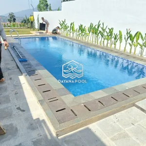 kolam renang overflow dengan pemandangan pegunungan