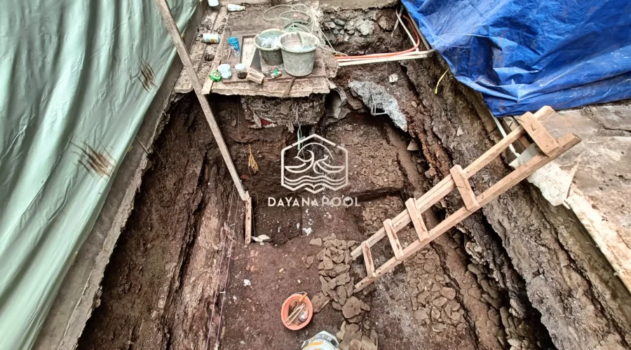 proses penggalian kolam renang