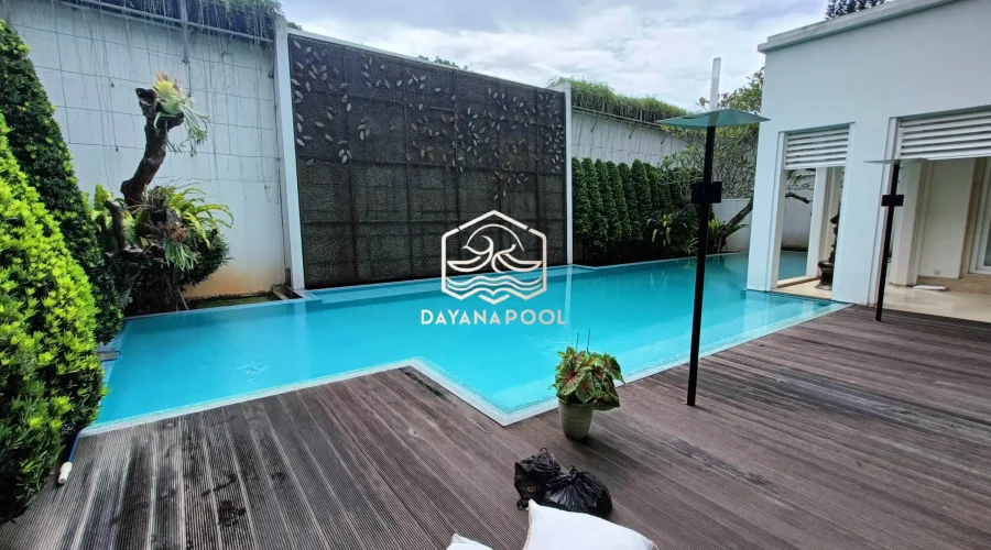 kolam renang overflow buatan dayanpool dengan finishing mozaik kudalaut