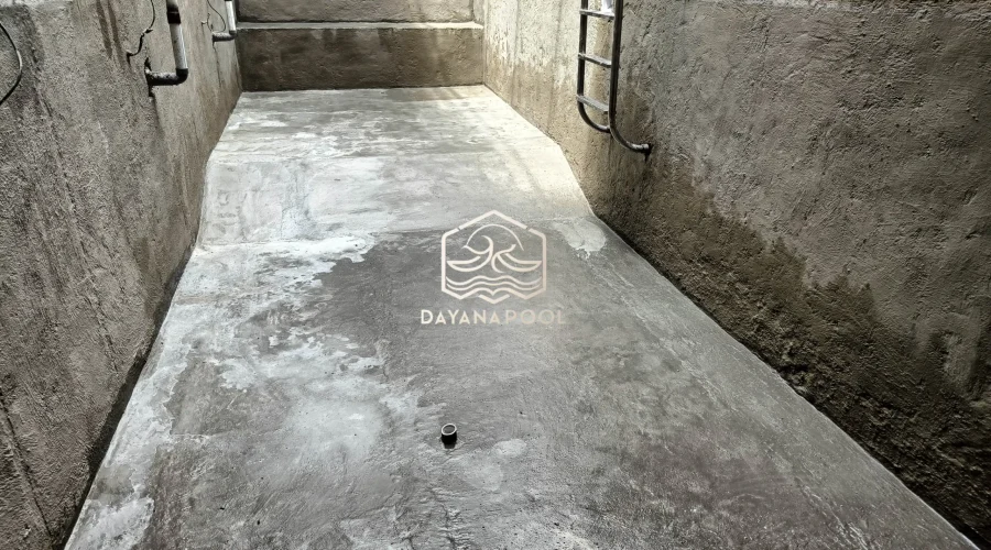 perbaikan kolam renang yang bocor