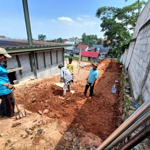 proses penggalian kolam renang