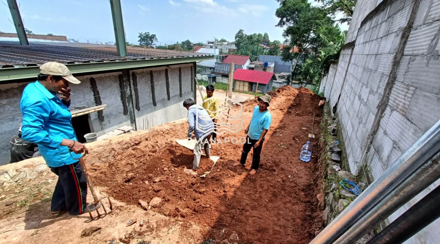 proses penggalian kolam renang