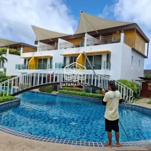 proses maintenance kolam renang oleh tim dayanapool