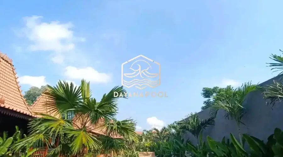 kolam renang overflow dengan finishing keramik biru