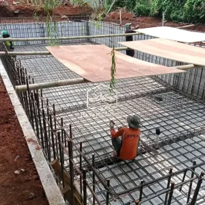 pembesian kolam renang