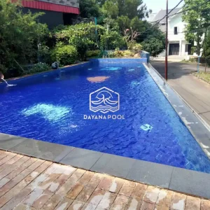 kolam renang di lantai 2 dengan consep infity